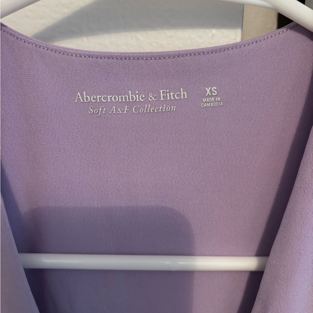 Abercrombie & Fitch Lavender Crop Top - Picture 2 of 3